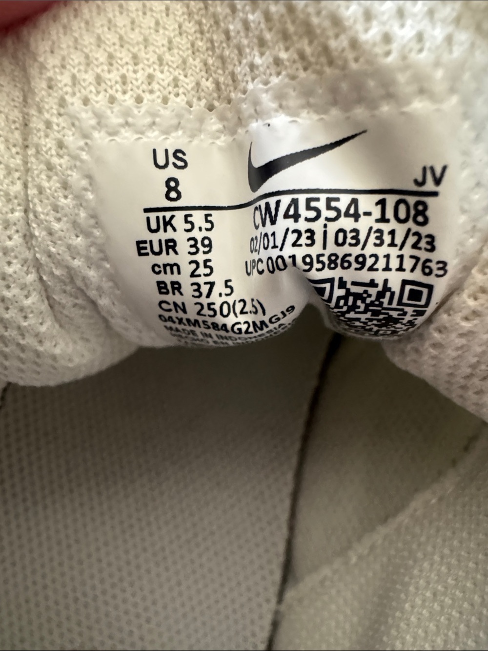 Nike beige and white low-top sneakers - Picture 5 of 5